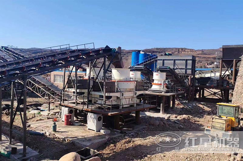 機械式粉碎機處理石料現(xiàn)場 機械式粉碎機處理石料現(xiàn)場